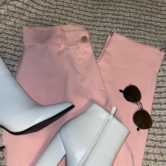 Pink Boohoo dress pants. A few holes on the inside not visible from the outside. - Picture 3 of 4